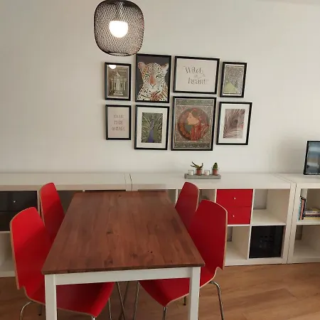 Northwood, Luxury Apartament