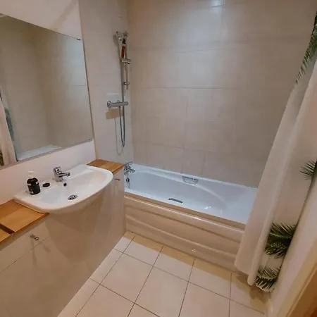 Northwood, Luxury Apartament